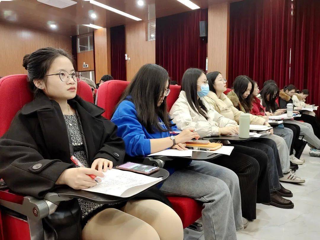 通讯员:黄秋怡审稿:任玲玲- end -旗峰中学【多元育人 绿色旗中】长按