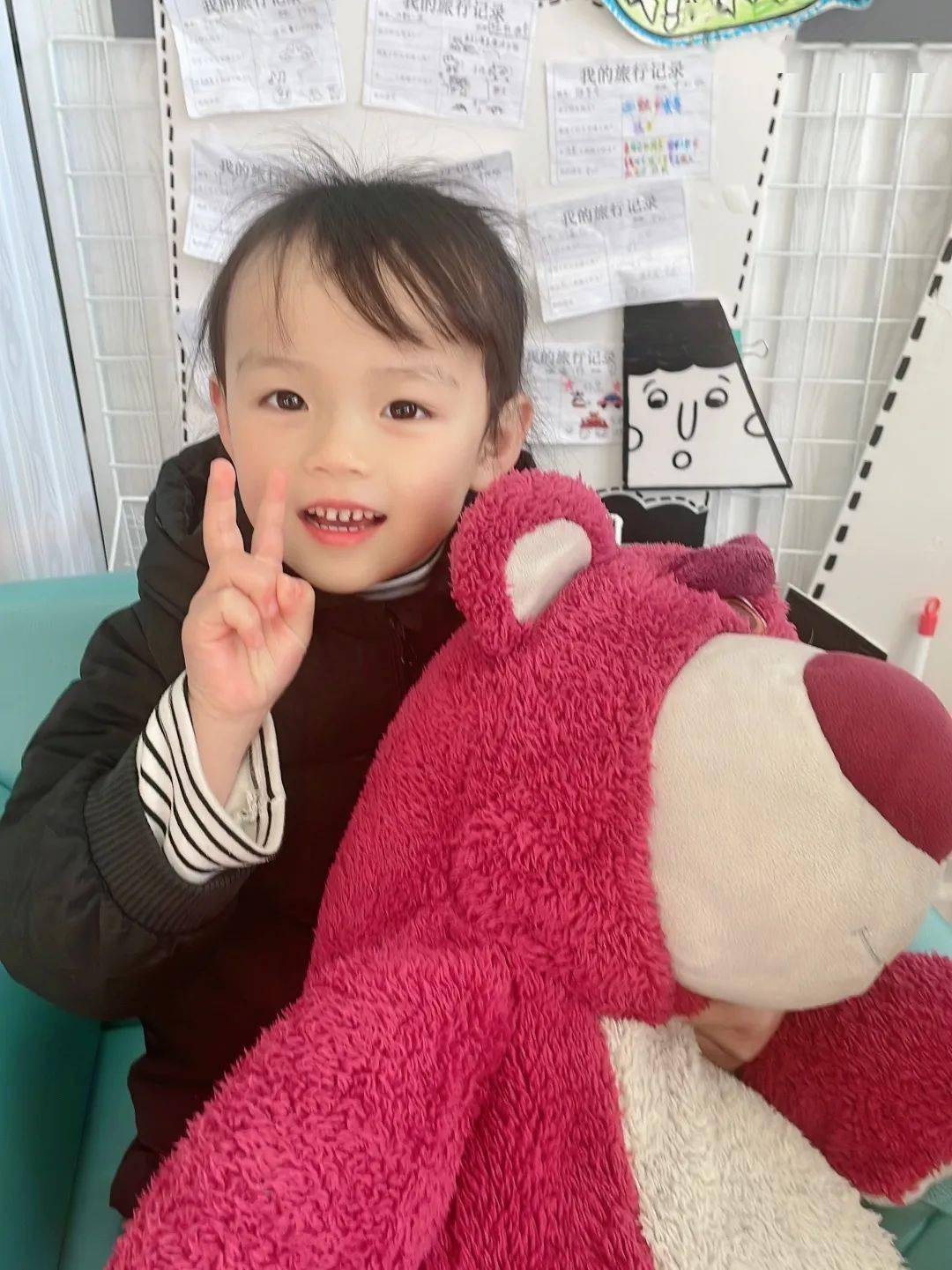 银康部中一班郁景铄他活泼可爱,当看到朋友挖鼻子的时候,都会提醒朋友