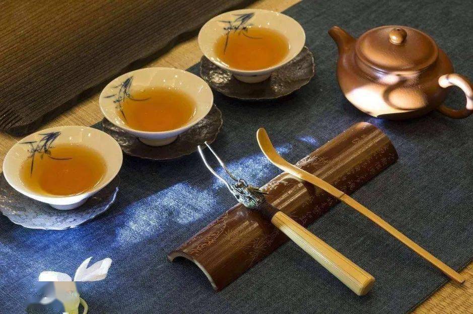 喝什么茶对眼睛干涩好 d917fa30d65e417bbc4cac2594ab5682.jpeg