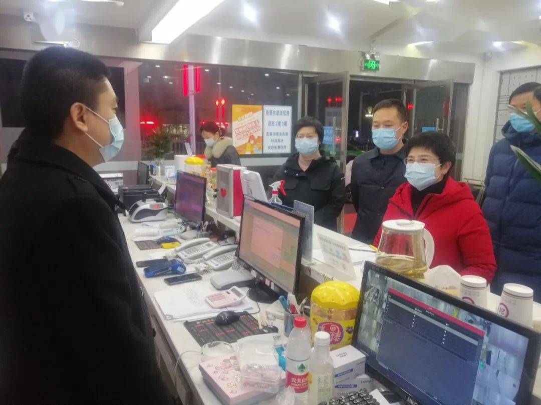 殷琼先后来到大润发超市,太平洋购物中心,帕加尼国际影城,区总医院,区
