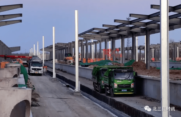 封顶大吉香河高铁站现场实拍脚踏未来候车点