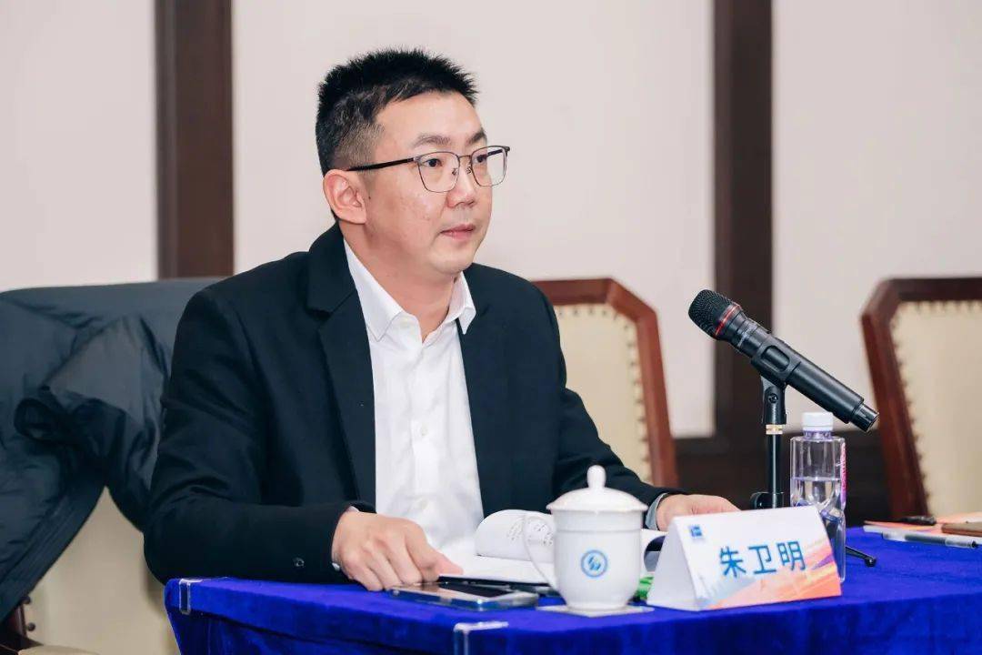 主持人:朱卫明上海市网球协会副会长上海市网球协会副会长兼秘书长