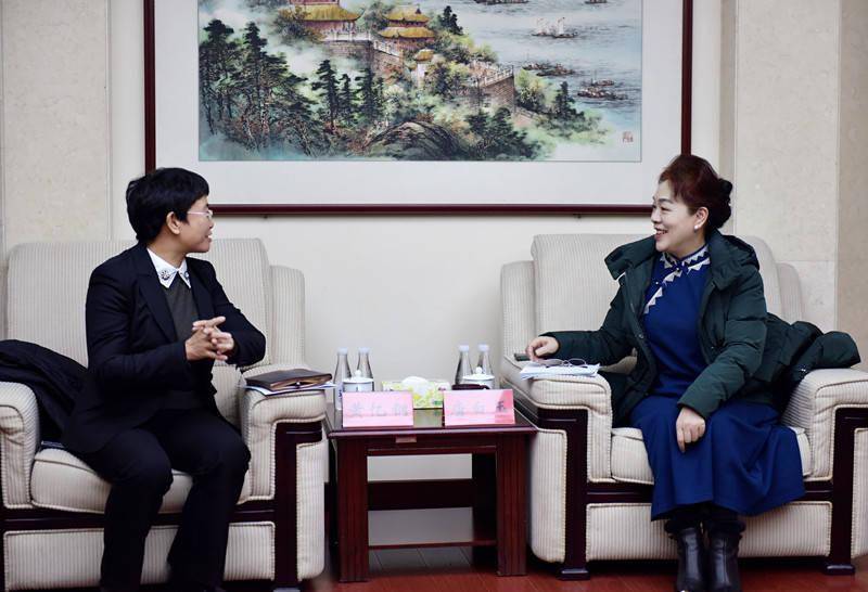 省人社厅党组书记,厅长唐白玉接见了来访的靖州县委副书记,县长黄忆钢