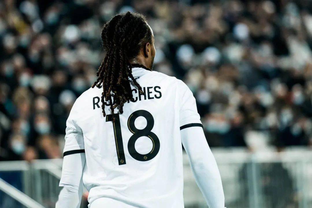 18号变10号雷纳托桑谢斯更换球衣号码