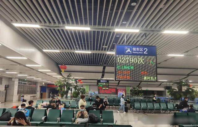 深圳北站候车室,有不少旅客已开始踏上回家的旅途.