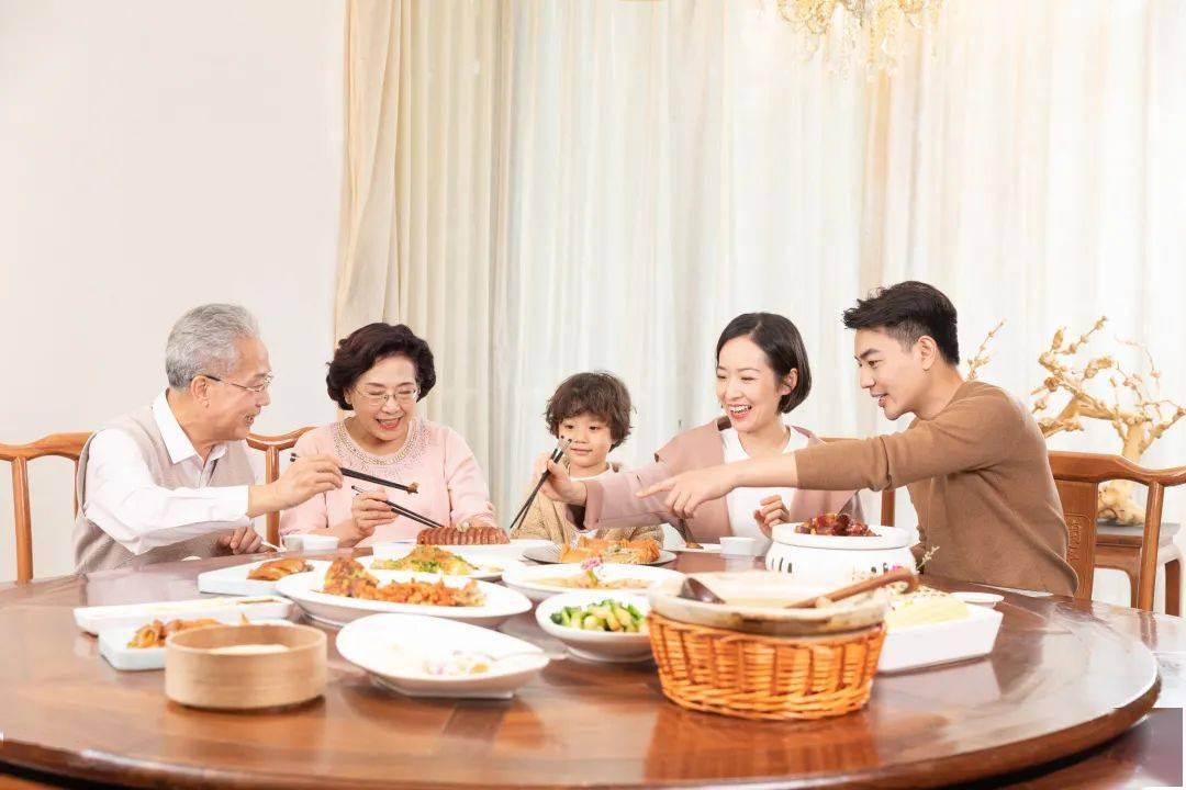 疫情防控丨外出就餐这几点要做好