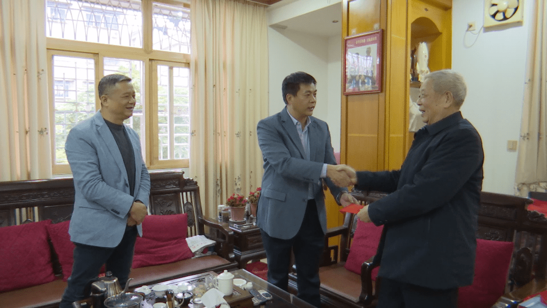 1月18日,沈顺来看望慰问了离退休老干部方接枝,吴和盛,方加群,王彩云