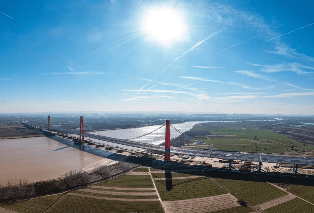 跨黄通道建设再获新突破济南黄河凤凰大桥通车