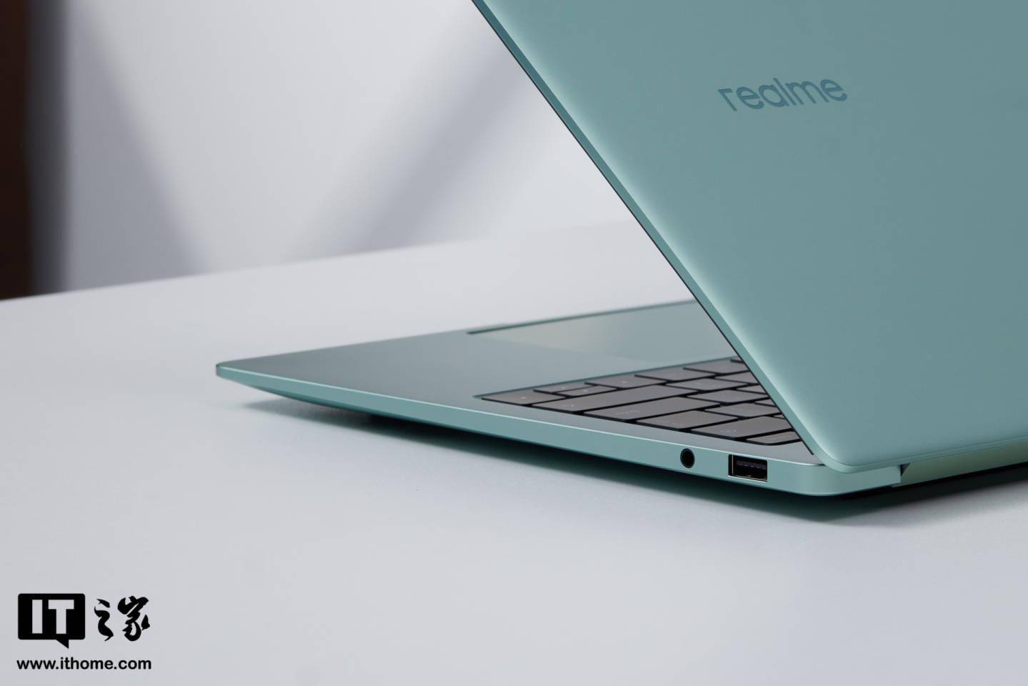 Book|【IT之家开箱】realme Book 增强版笔记本天空青色图赏