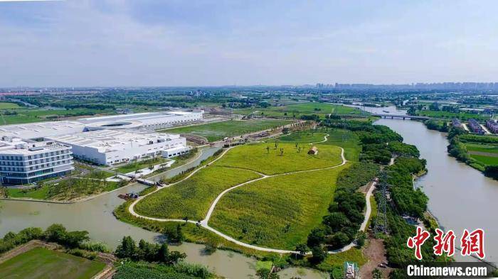 拥抱数字发展新机遇：探访浙江首家台资“未来工厂”