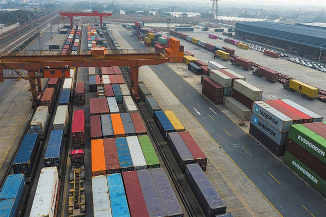 冲刺一季度 铁路货运忙_货场_装卸货物_伊凡