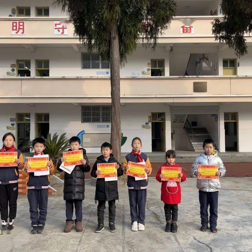 开化县杨林镇杨林小学双减助力迎新年趣味活动乐翻天