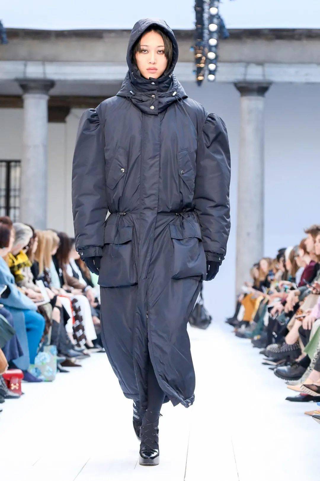 身材 “大衣”失宠了?现在流行这么穿!保暖又显瘦!