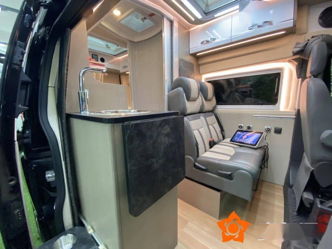 福特全顺房车5.99米的 8c7697f2cd0e4ab5b590af40dd1bbcbf.jpeg