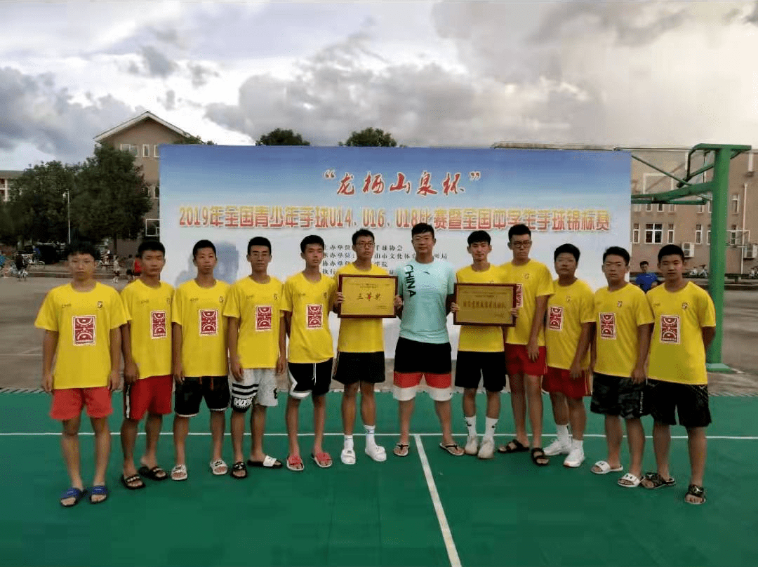 手球校园新起点东风中学手球人曲学博向未来