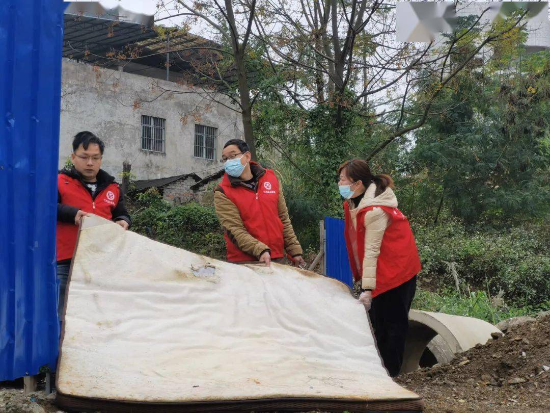 瀨湍鎮聯合崇左市交警秩序中隊對瀨湍鎮集鎮道路開展交通安全整治活動