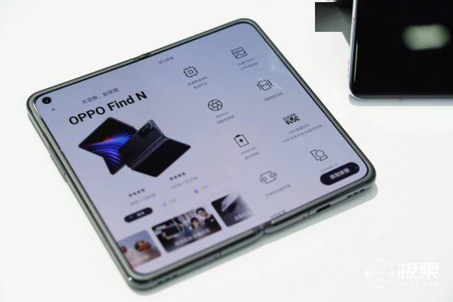 谷歌折叠手机泄露！抄袭中国创意，相机大缩水，售价直接劝退...