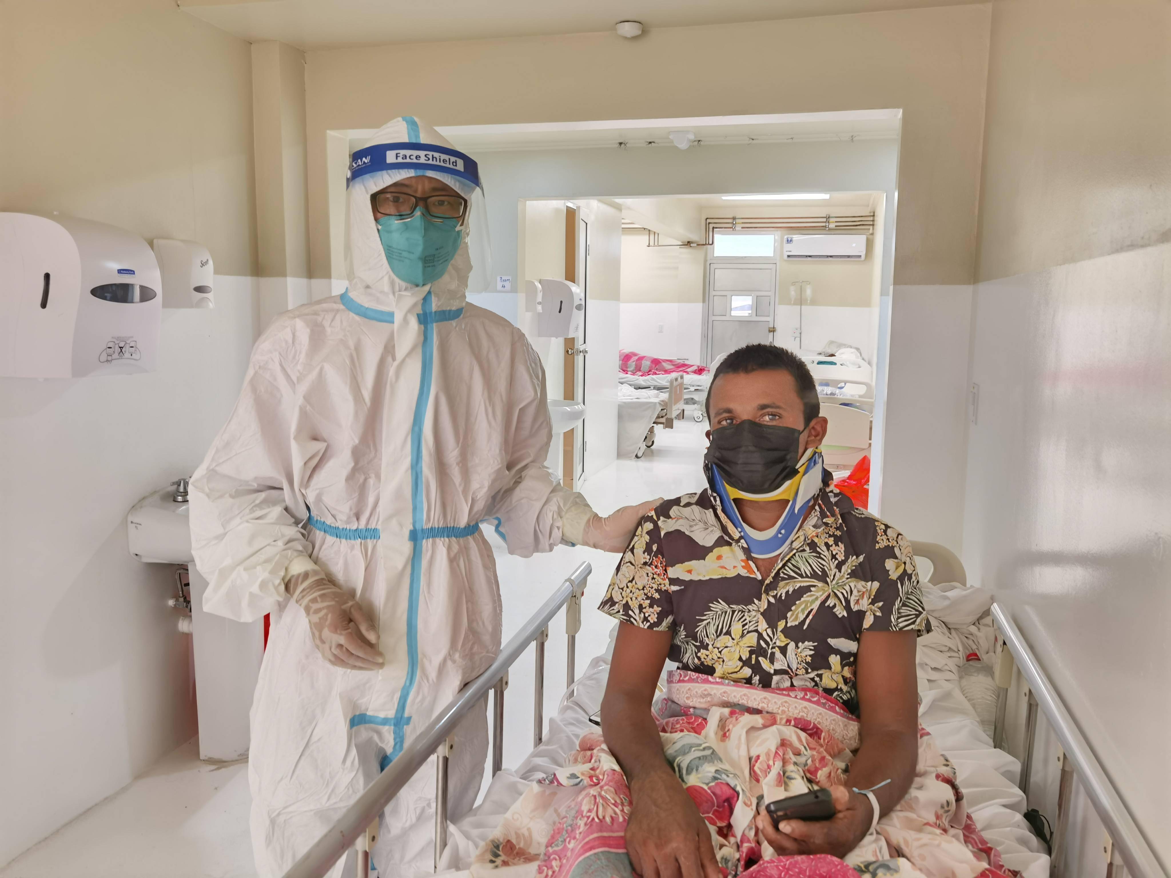 救治|通讯：无惧风险——中国援圭亚那医疗队成功救治感染新冠的颈椎脱位患者