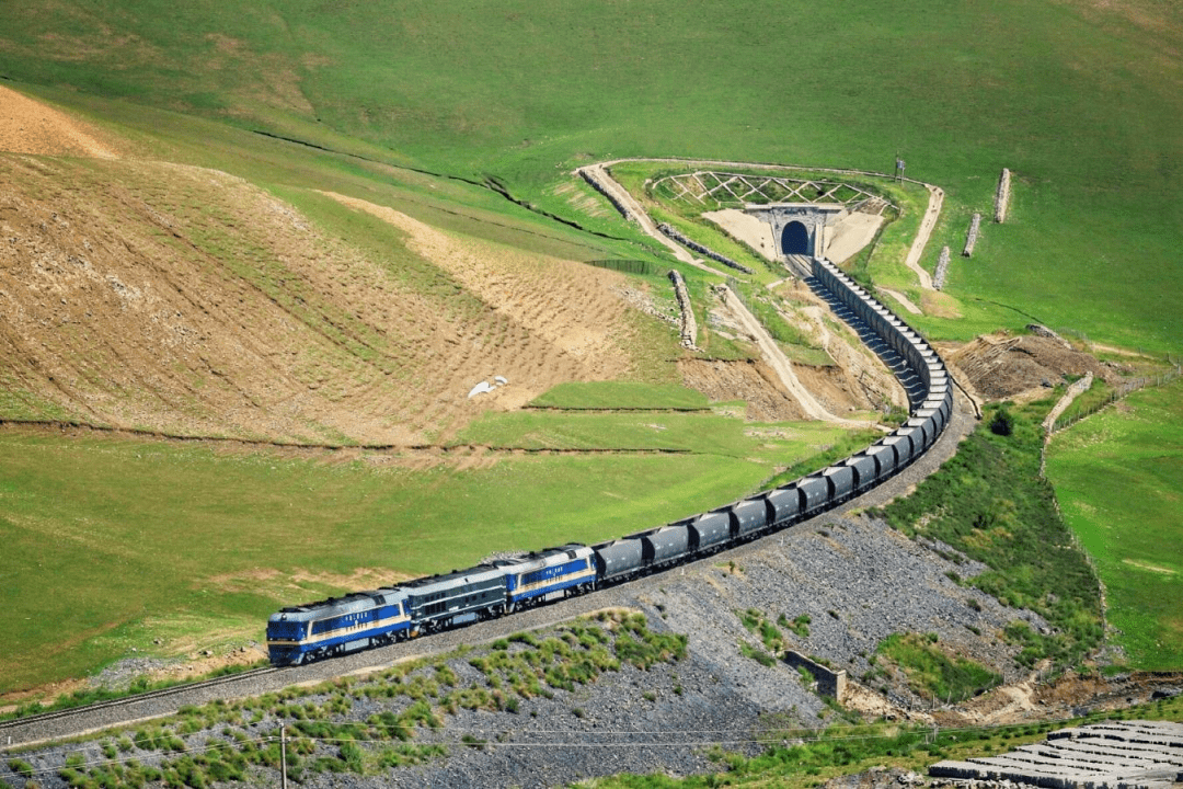 国家电投内蒙古公司赤大白铁路运煤专列《国资报告》:您对今冬明春的