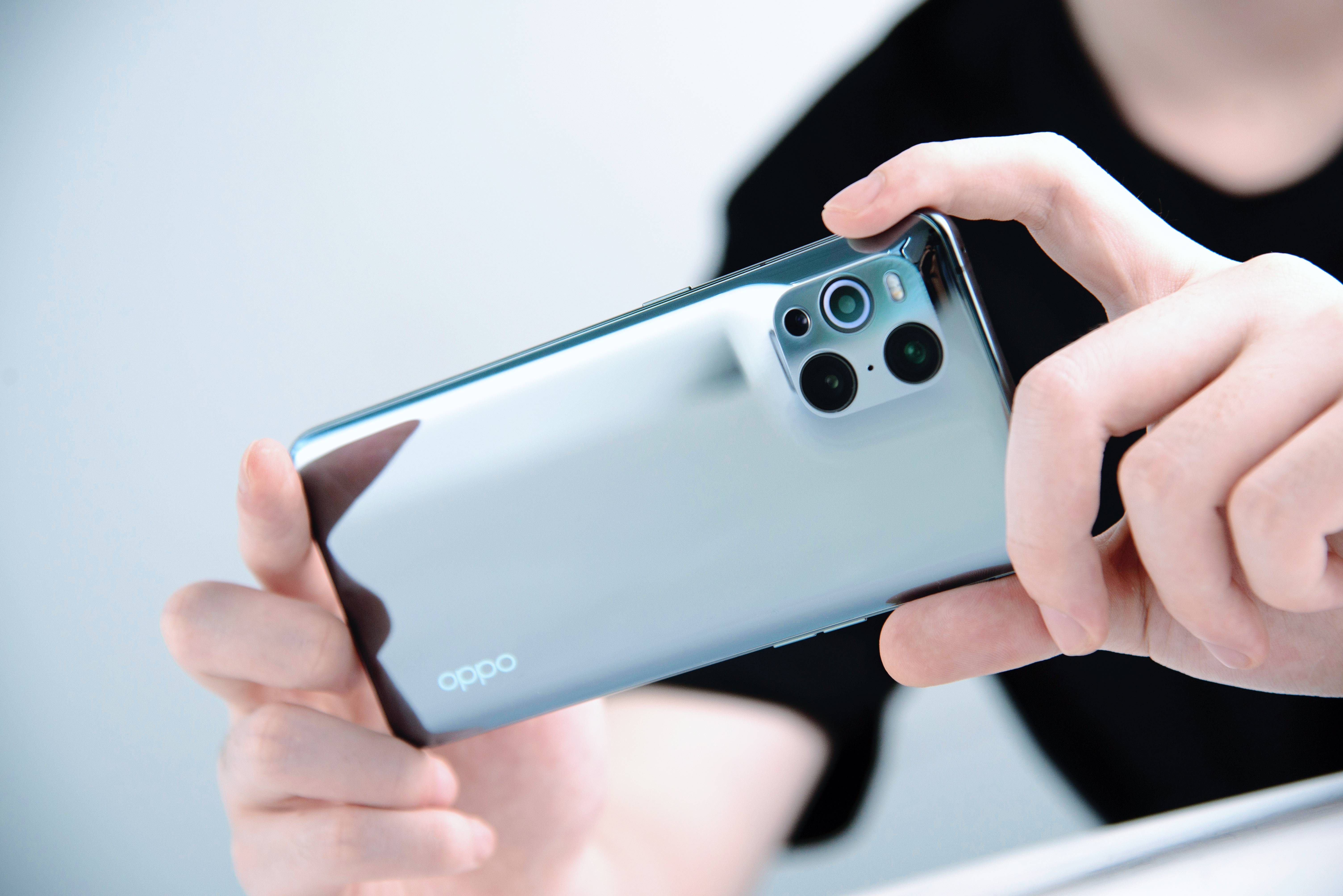 都被照搬到了一加8pro上;oppo独家的双电芯65ws