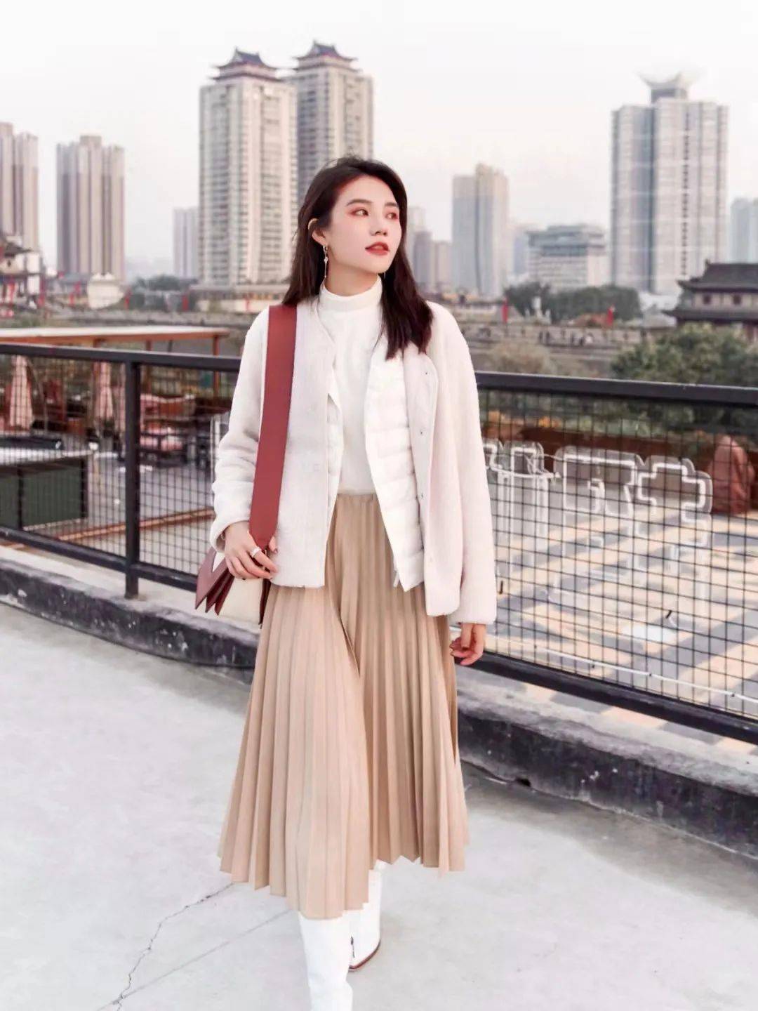 设计 显瘦10斤的羽绒服,百元内无敌!超大白鸭绒,蓬松保暖~