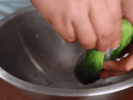 5d76ddba71a04ba988c9d0e08b389e4c.gif