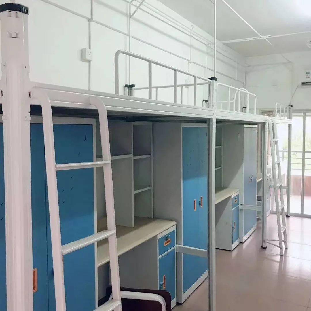 北京理工大学珠海学院空旷的宿舍独立的阳台和蓝色的墙壁住在这个宿舍