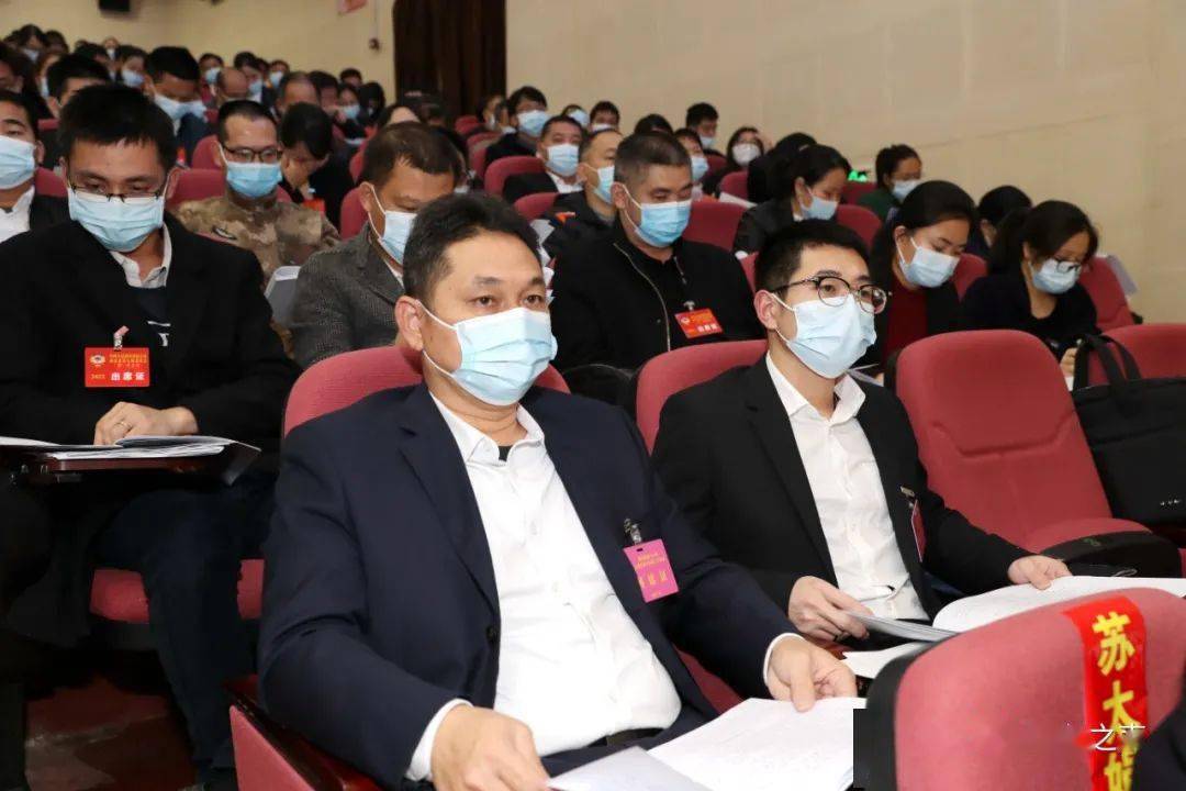 他们分别是自治区人大代表,平睦镇五峰山生态农业公司负责人陈亮,市