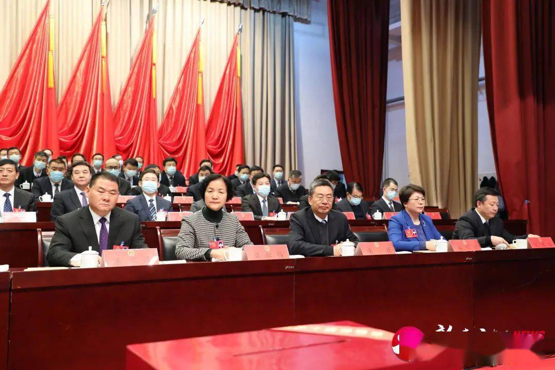 新泰市十九届人大一次会议举行第三次全体代表会议