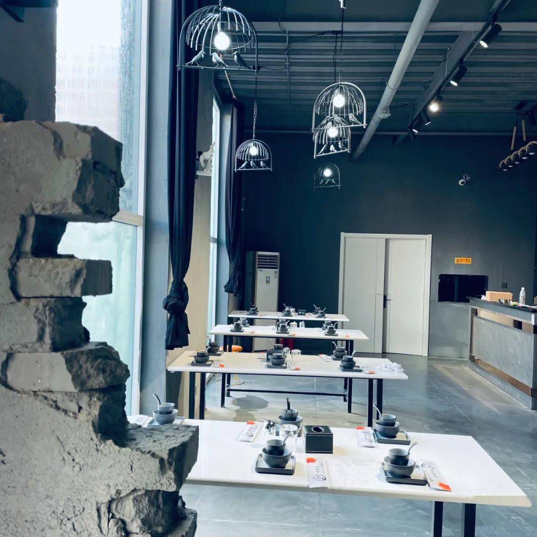 阳泉唯①废墟风餐厅破墙乱石堆吃饭也太神奇了吧