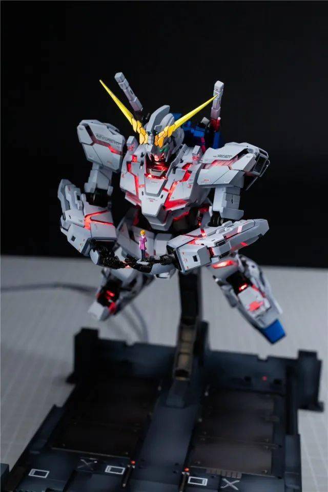 rx-0獨角獸高達是《機動戰士高達uc》中的機體,宇宙世紀0096年巴納吉