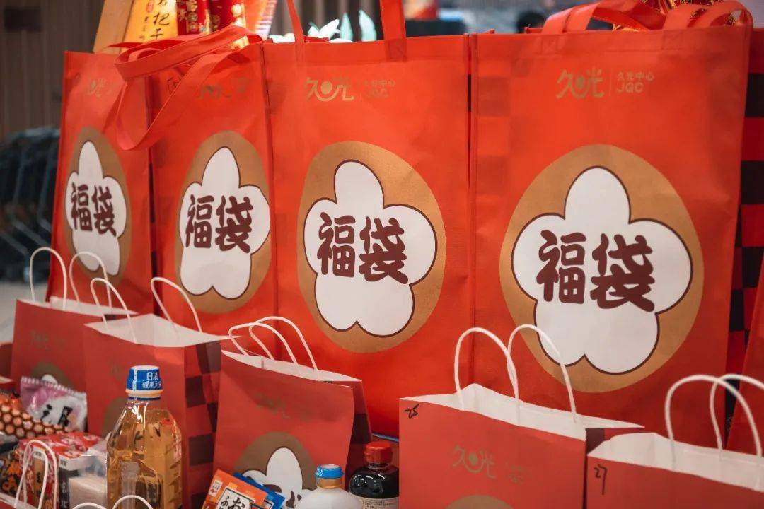 久光对于上海人民来说有着独特的情结,"过年去久光买一个福袋或者礼盒