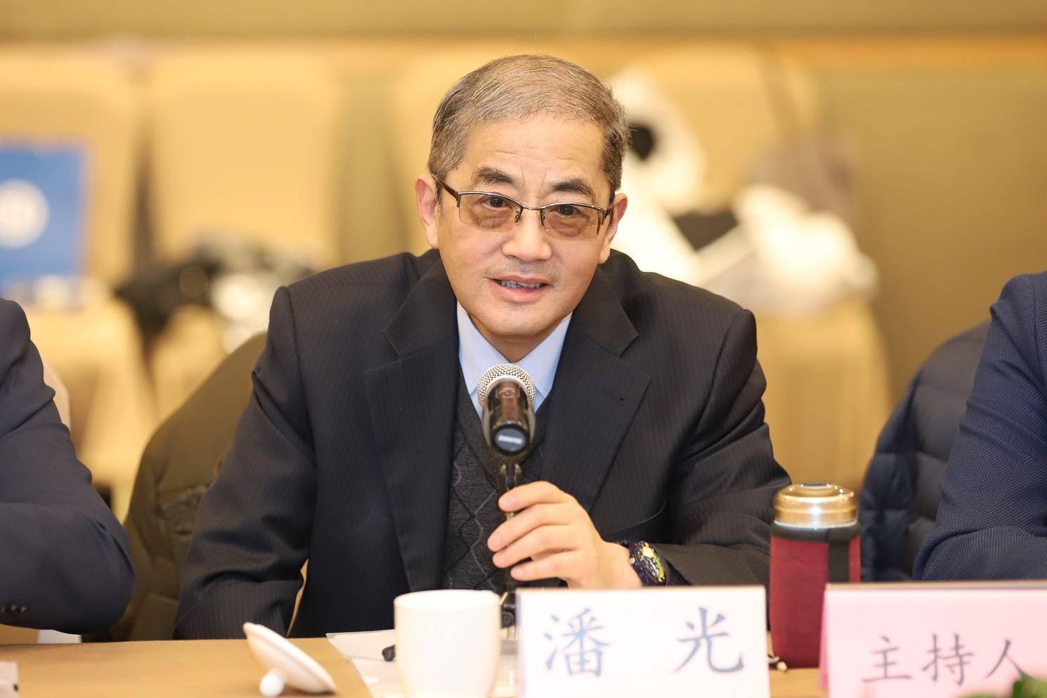 上海犹太研究中心主任潘光发言.