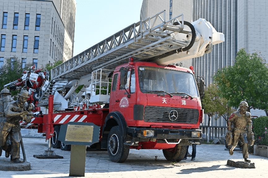 守护天津23年的英雄战车,奔驰NG底盘的博浪涛40-2T1曲臂登高车_搜狐汽车_搜狐网