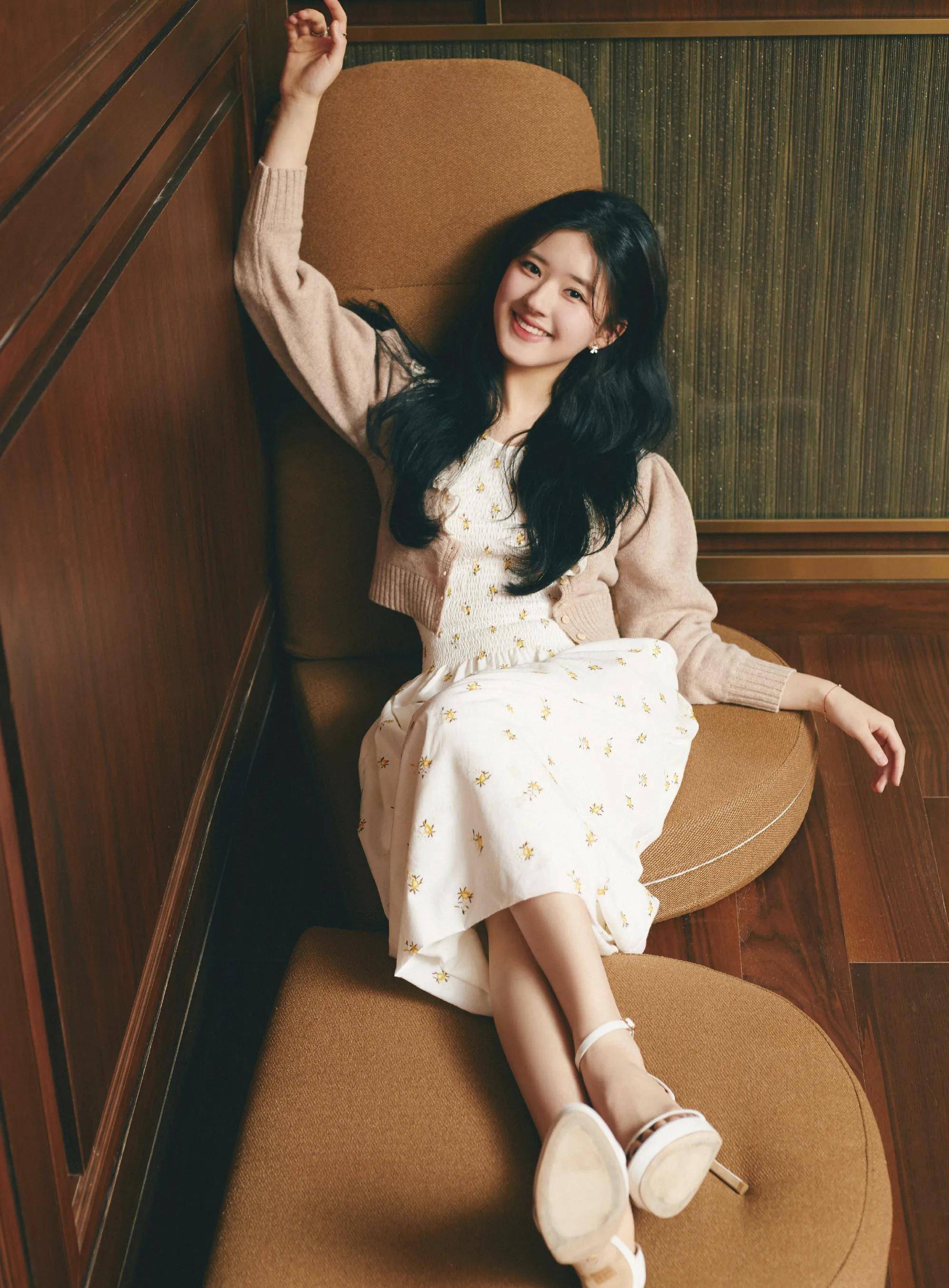 90后花旦赵露思写真:清新甜美,闭月羞花_赵露思_写真