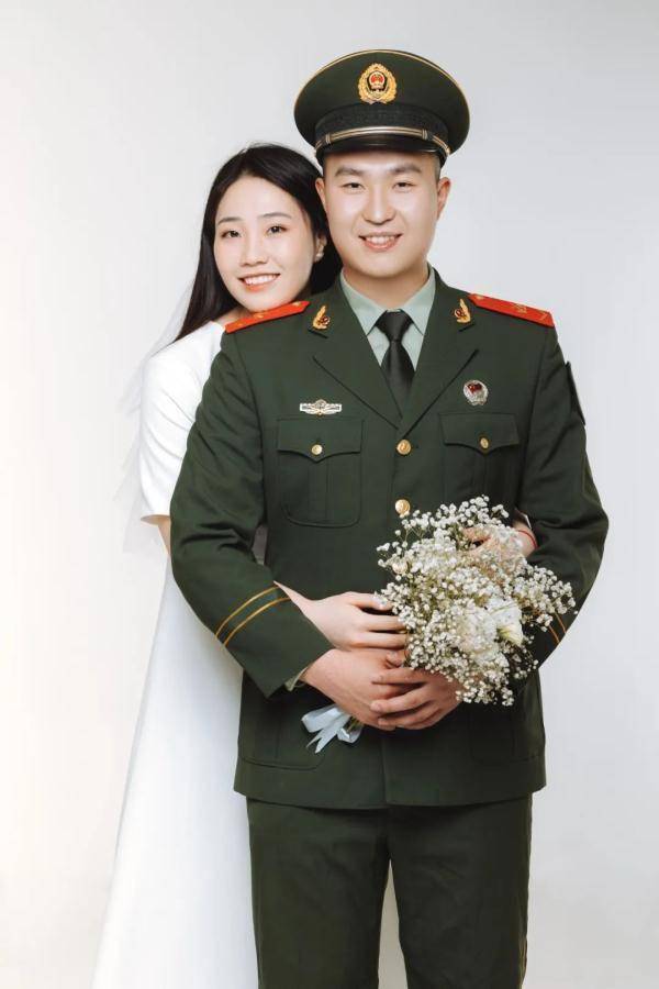 武警警士与排球女将的浪漫军恋你慕了吗