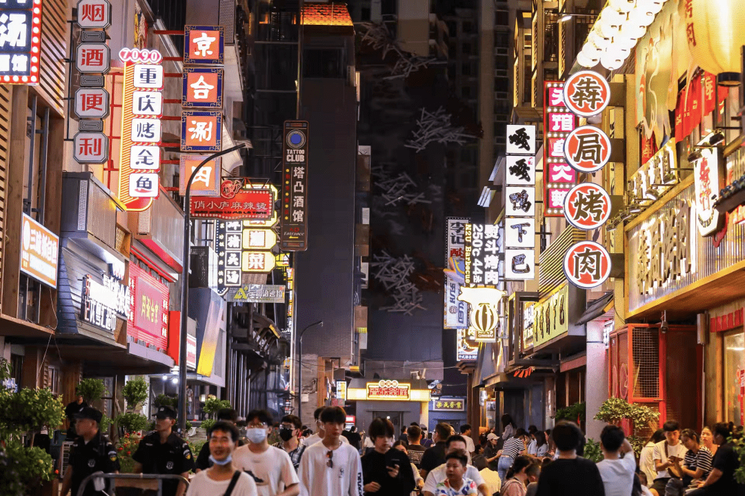 合肥诞生全省首条百亿街区2021年淮河路步行街客流量破八千万营业额