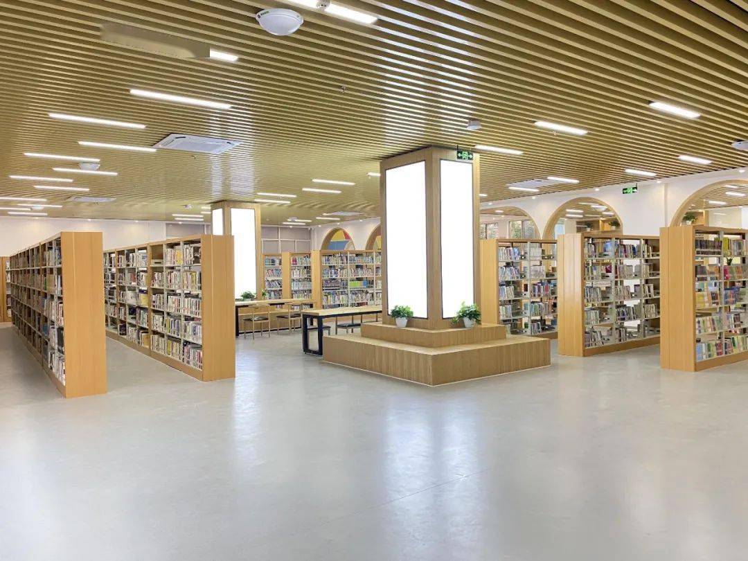 站属总面积10797平方米,分设文体中心,科技文化馆,鹤泉书苑自助图书馆