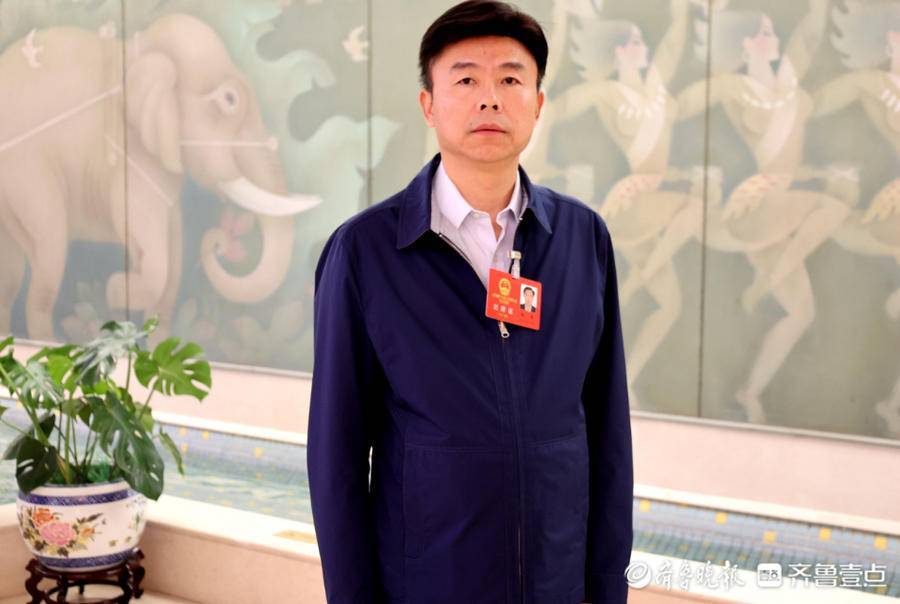 山东省人大代表赵滨建议小学生免费乘坐公共汽车