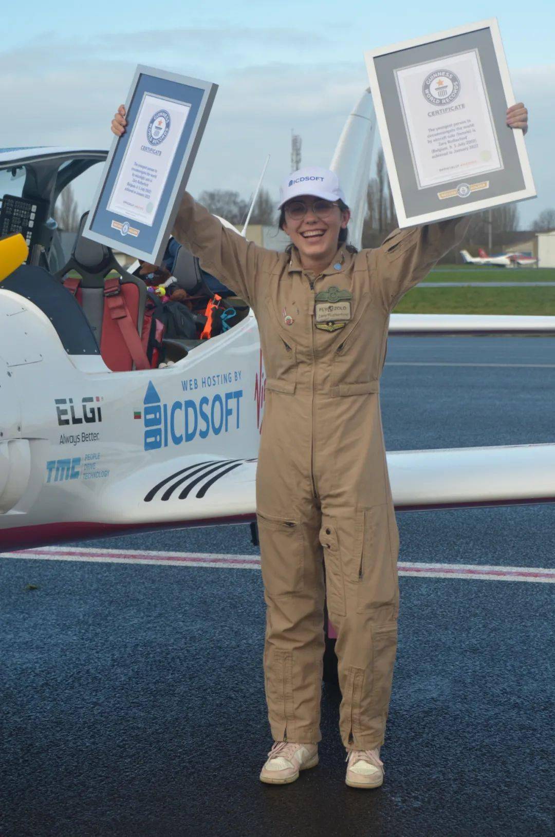 她8岁开飞机,19岁独自驾机环球飞行打破世界纪录