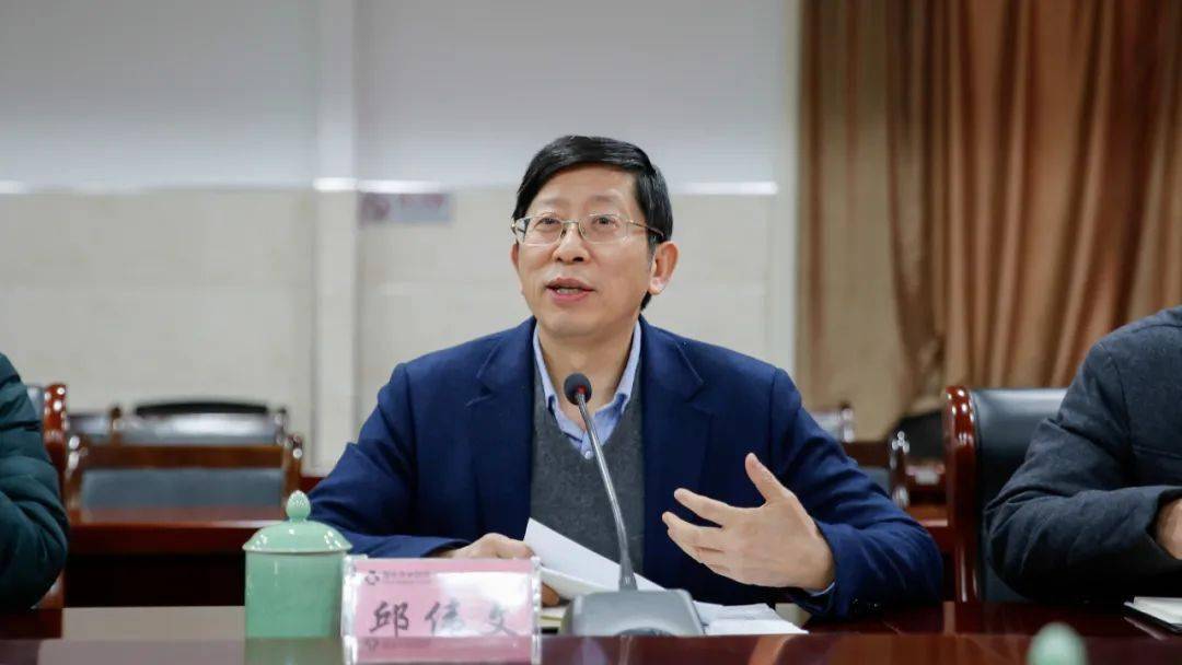 ▼会上,院领导与高级人才代表,返聘,外聘专家欢聚一堂,喜迎新春佳节