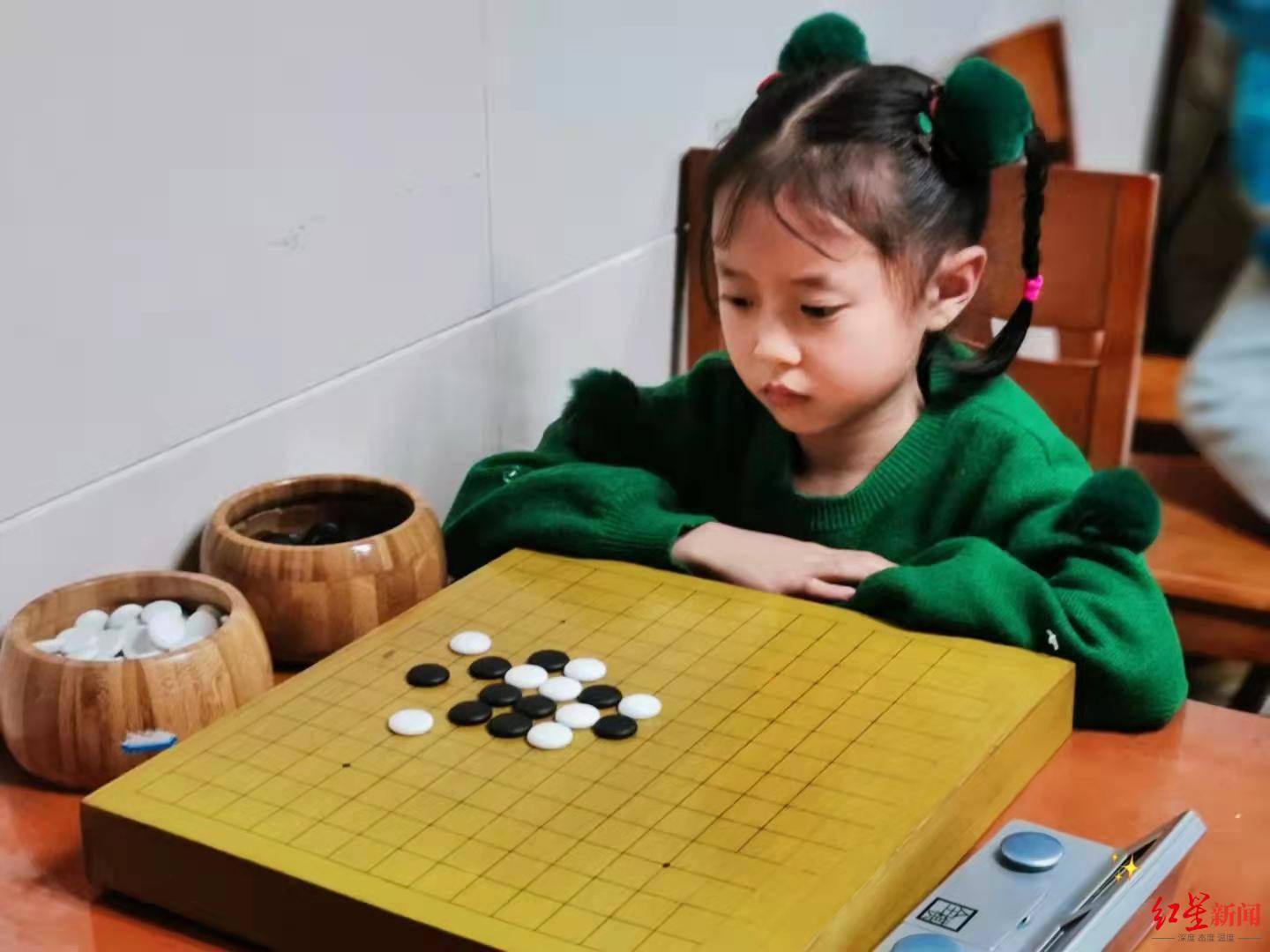 个人|学棋半年，成都8岁娃拿了两个五子棋全国冠军