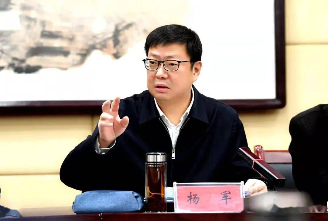 孟祥伟在全市疫情防控专题会议上强调高度重视持续绷紧