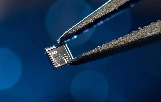 弱值放大技术让微型光子芯片变得更加实用和灵敏