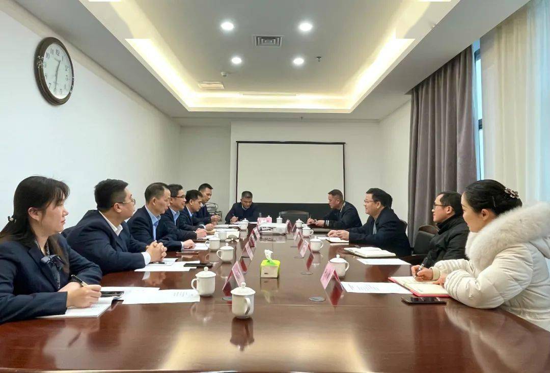 柳州市城中区委常委,区委办主任王佳富,城中区副区长周伟平,城