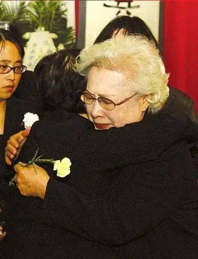 夕阳年华99岁秦怡亲手写下舒心谣让人心痛不已