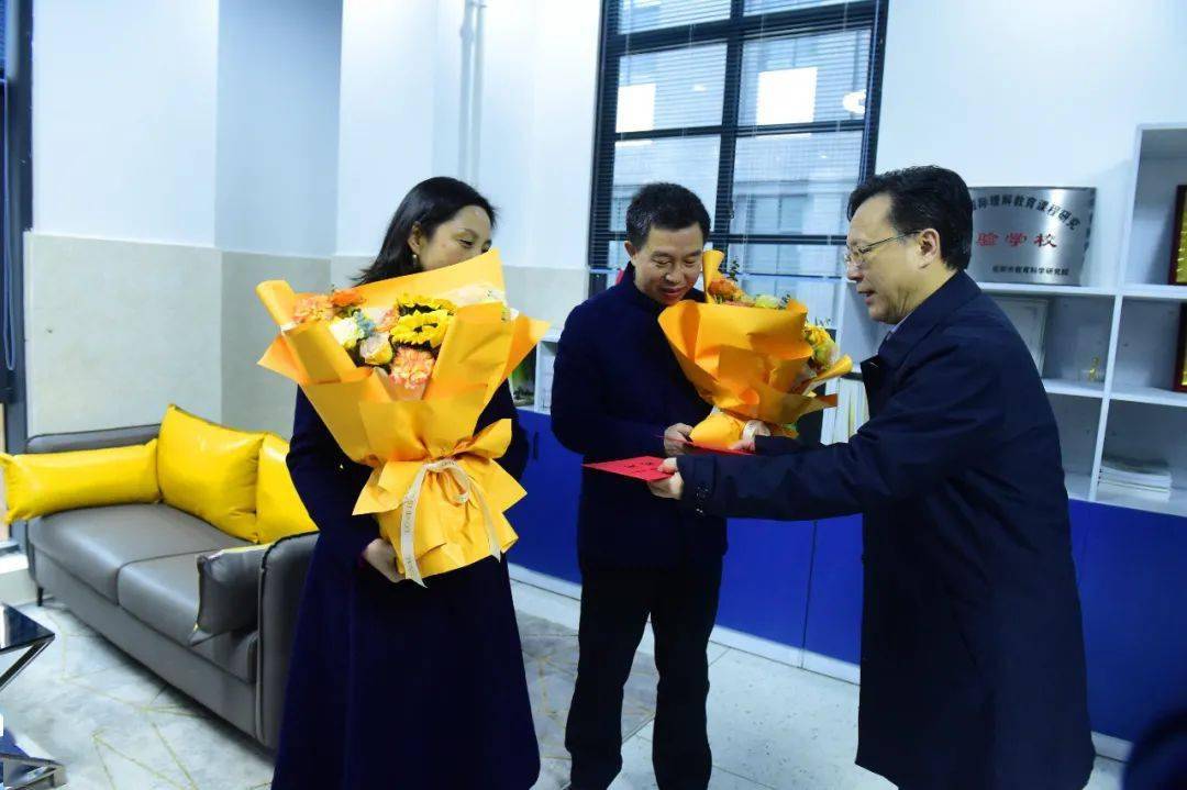 1月26日,教育厅党组书记,厅长邹瑾前往成都市部分学校调研寒假期间