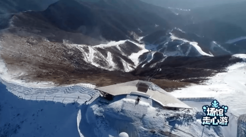 筑巢于山间国家高山滑雪中心雪飞燕