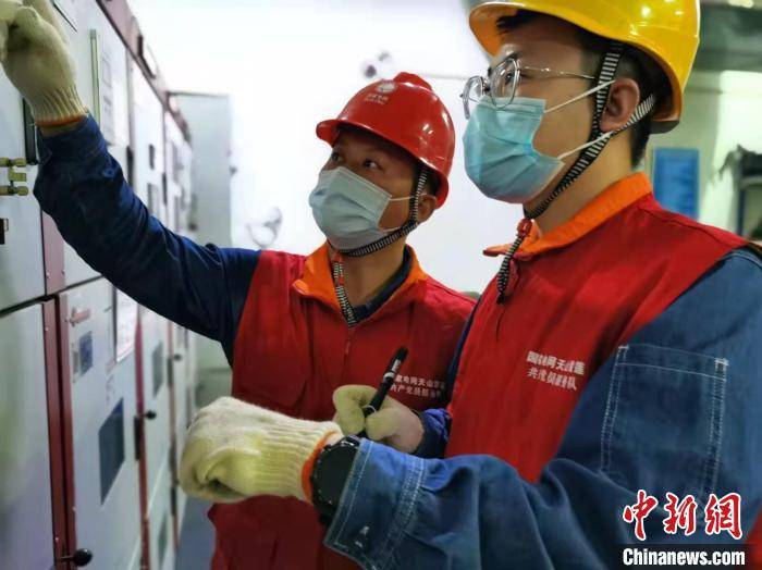 春节保电齐上阵 无人机巡航3分钟搞定4个小时脚程