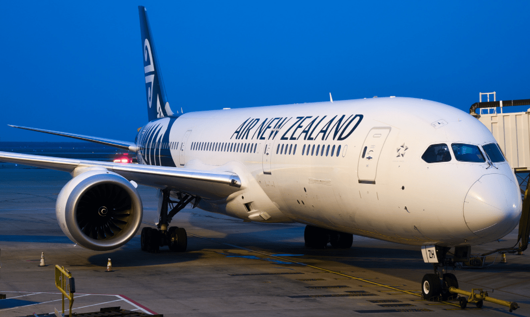 新西兰航空飞往广州787客机风挡玻璃出现裂缝,备降香港
